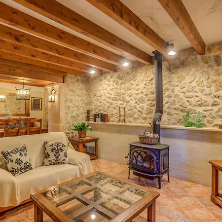 Holiday home Can Plomer